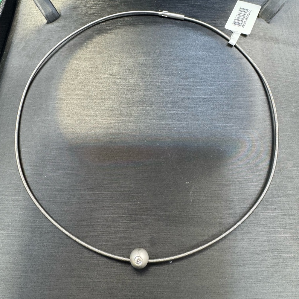 Elegant Platinum Necklace With Diamond